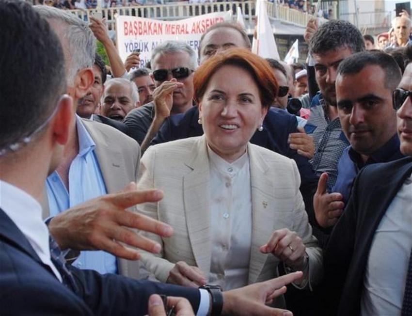 Akşener'e Antalya'da coşkulu karşılama