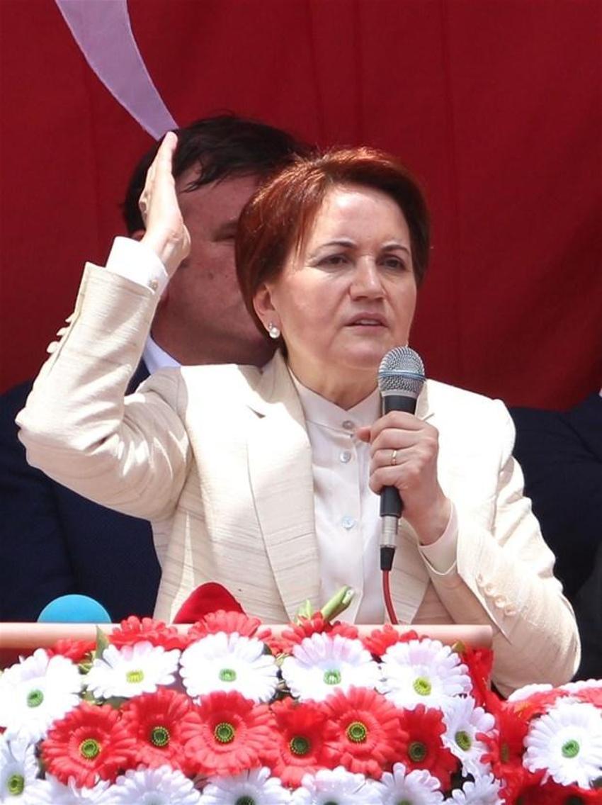 Akşener'e Antalya'da coşkulu karşılama