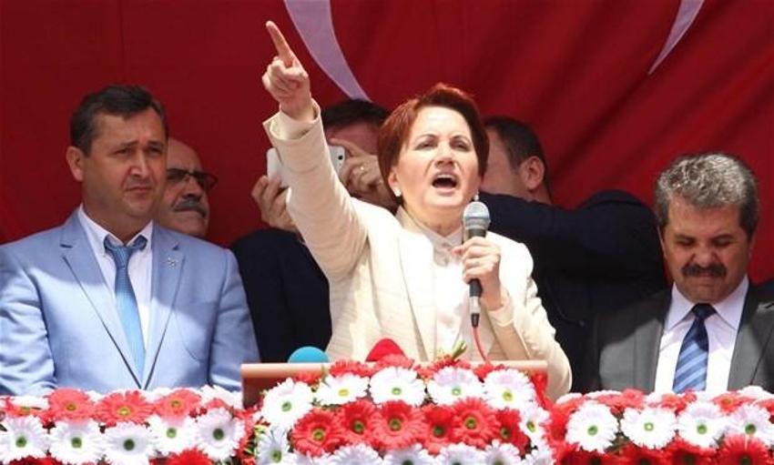 Akşener'e Antalya'da coşkulu karşılama