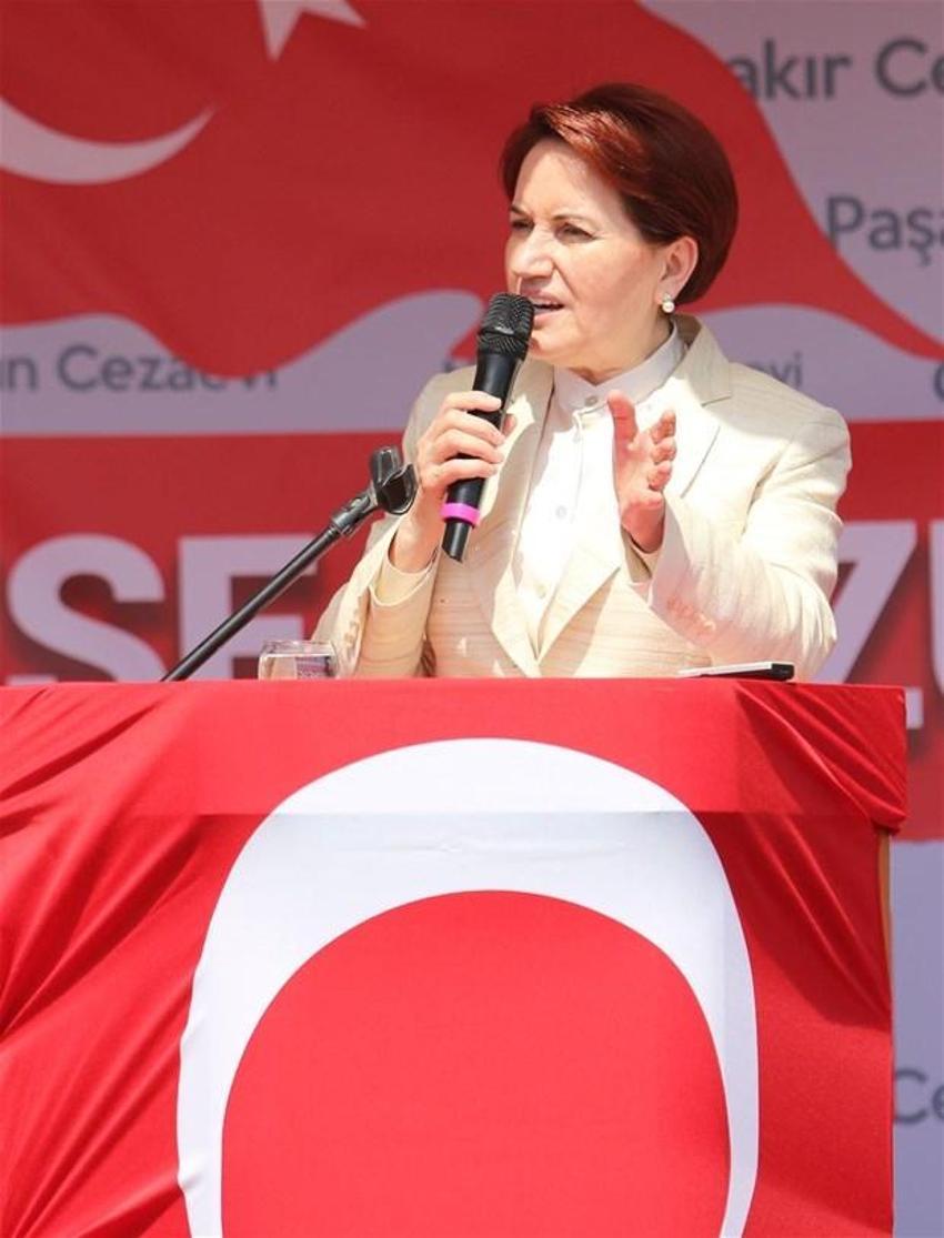 Akşener'e Antalya'da coşkulu karşılama