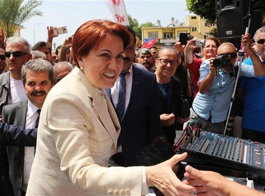 Akşener'e Antalya'da coşkulu karşılama