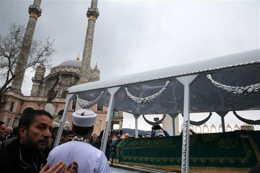 Halis Toprak toprağa verildi