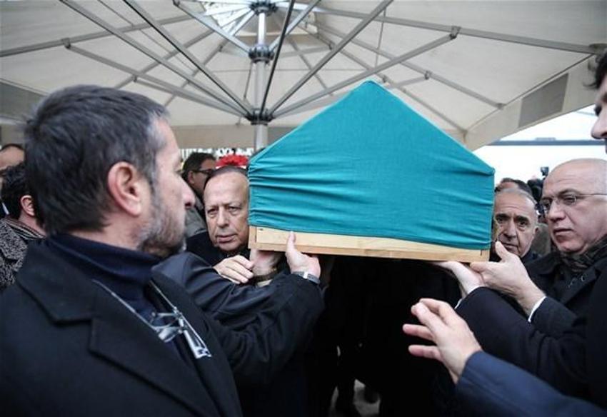 Halis Toprak toprağa verildi