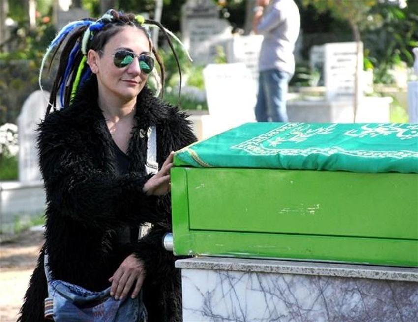 Özlem Tekin'nden babasına veda