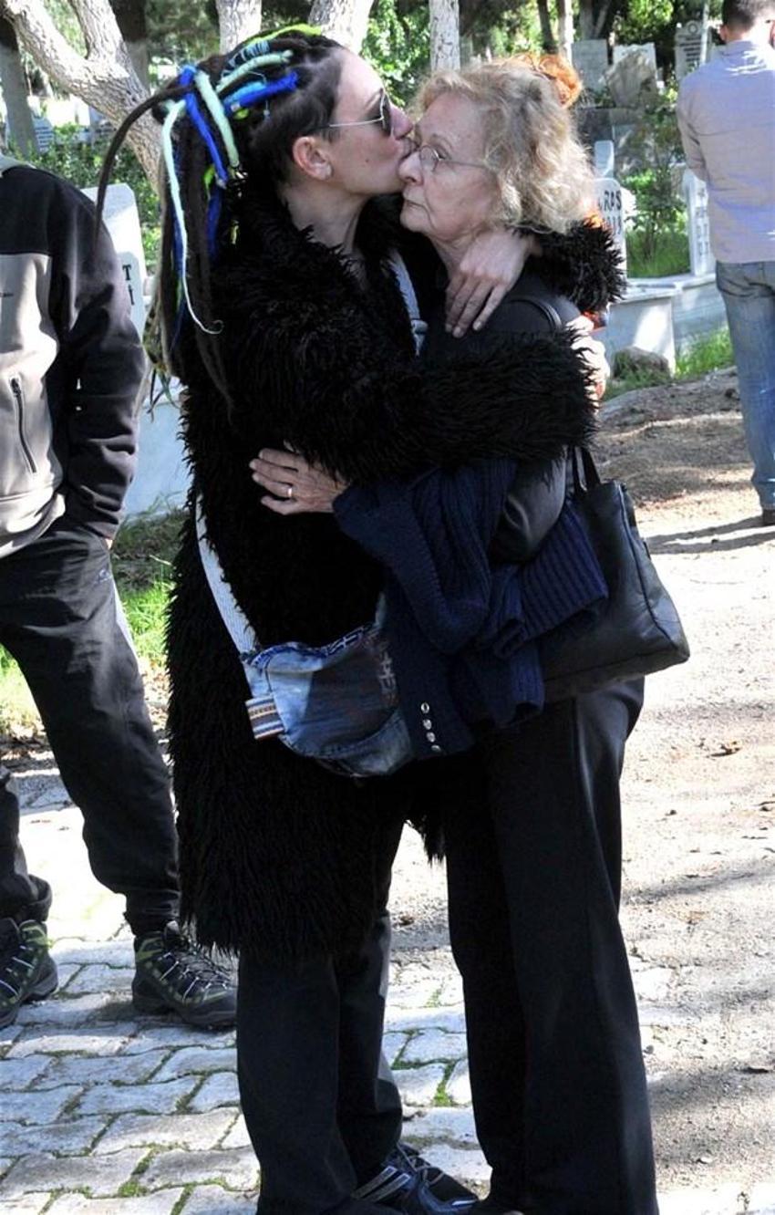 Özlem Tekin'nden babasına veda