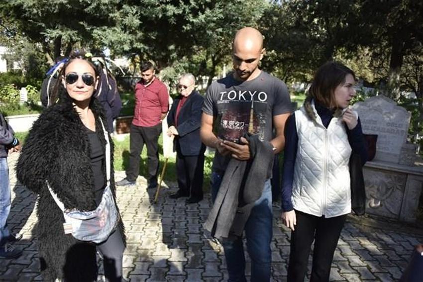 Özlem Tekin'nden babasına veda