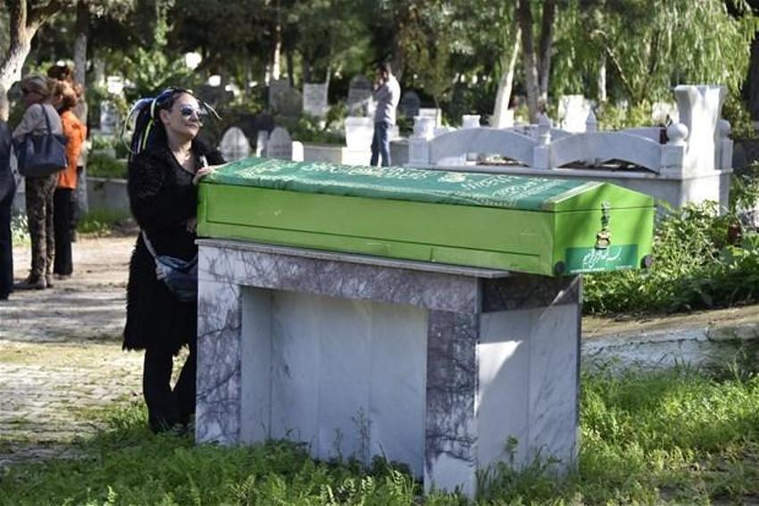Özlem Tekin'nden babasına veda