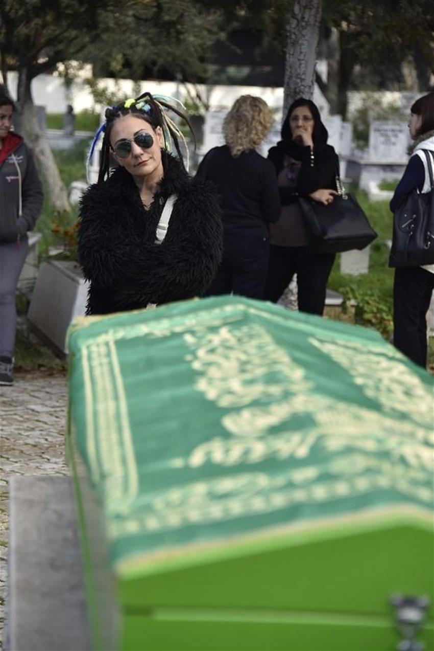 Özlem Tekin'nden babasına veda