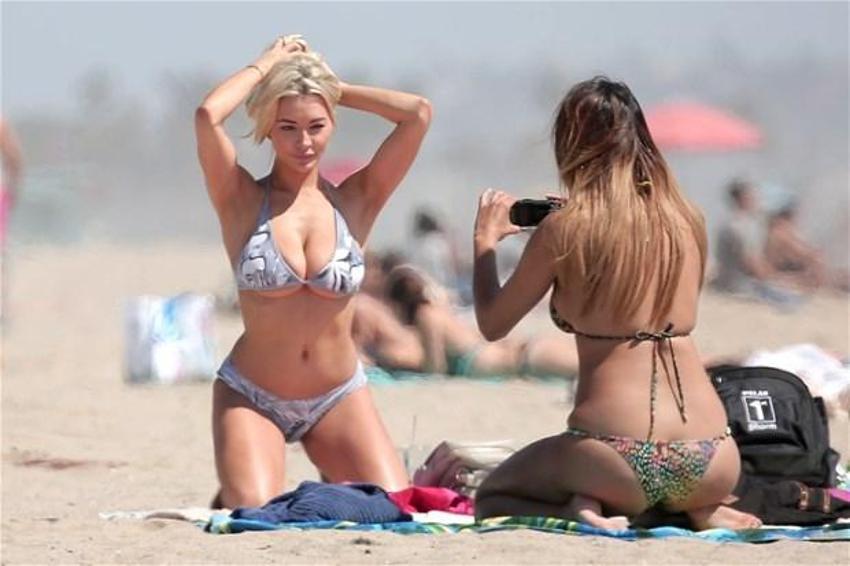 Lindsey Pelas
