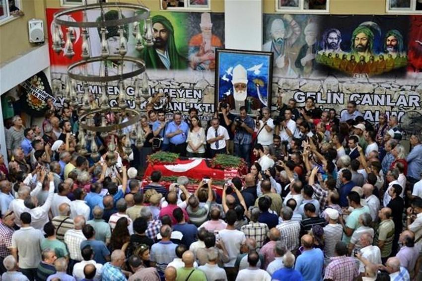 Fikret Otyam cemevinden türkülerle uğurlandı