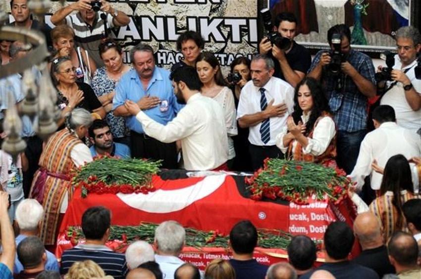 Fikret Otyam cemevinden türkülerle uğurlandı
