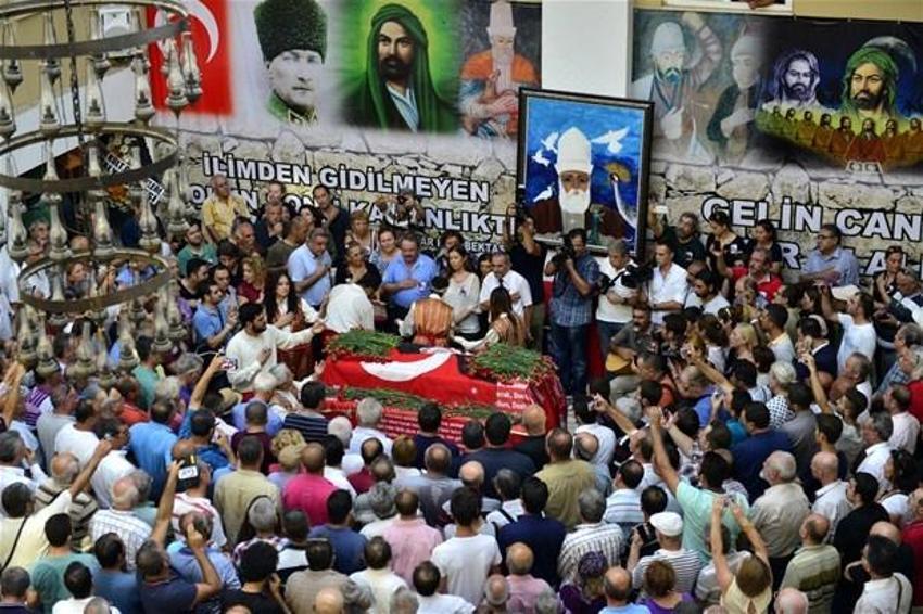 Fikret Otyam cemevinden türkülerle uğurlandı