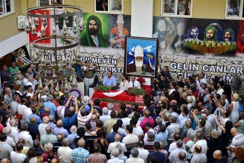 Fikret Otyam cemevinden türkülerle uğurlandı