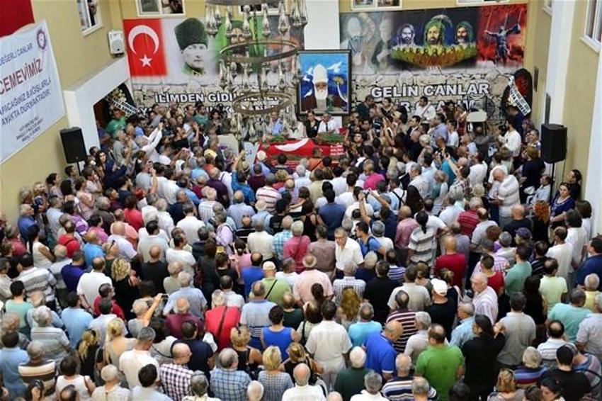 Fikret Otyam cemevinden türkülerle uğurlandı