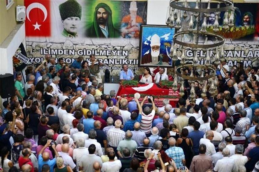 Fikret Otyam cemevinden türkülerle uğurlandı