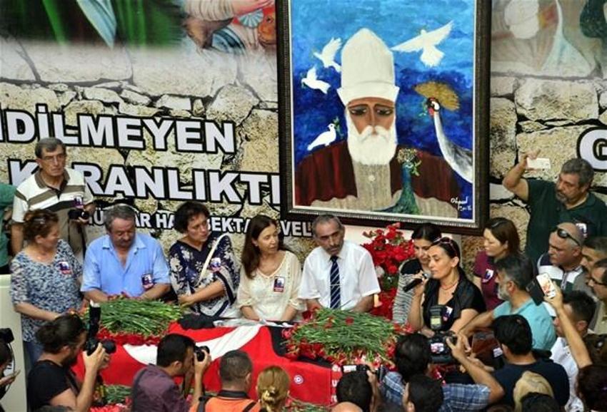 Fikret Otyam cemevinden türkülerle uğurlandı