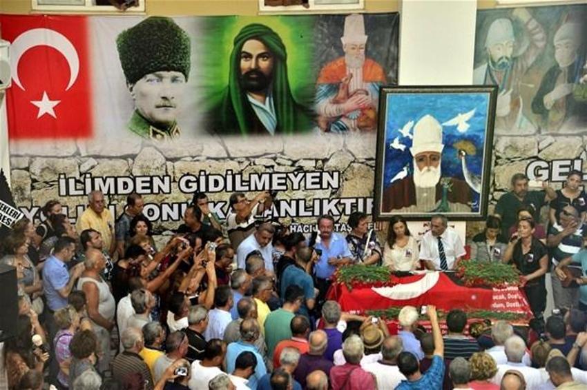 Fikret Otyam cemevinden türkülerle uğurlandı