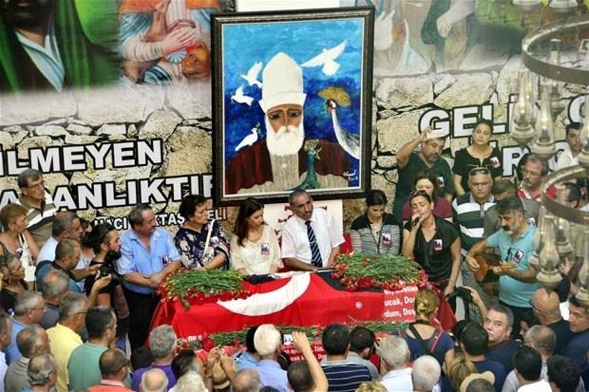 Fikret Otyam cemevinden türkülerle uğurlandı