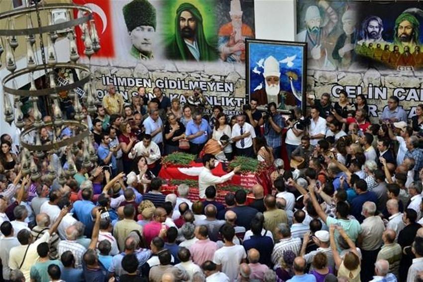 Fikret Otyam cemevinden türkülerle uğurlandı