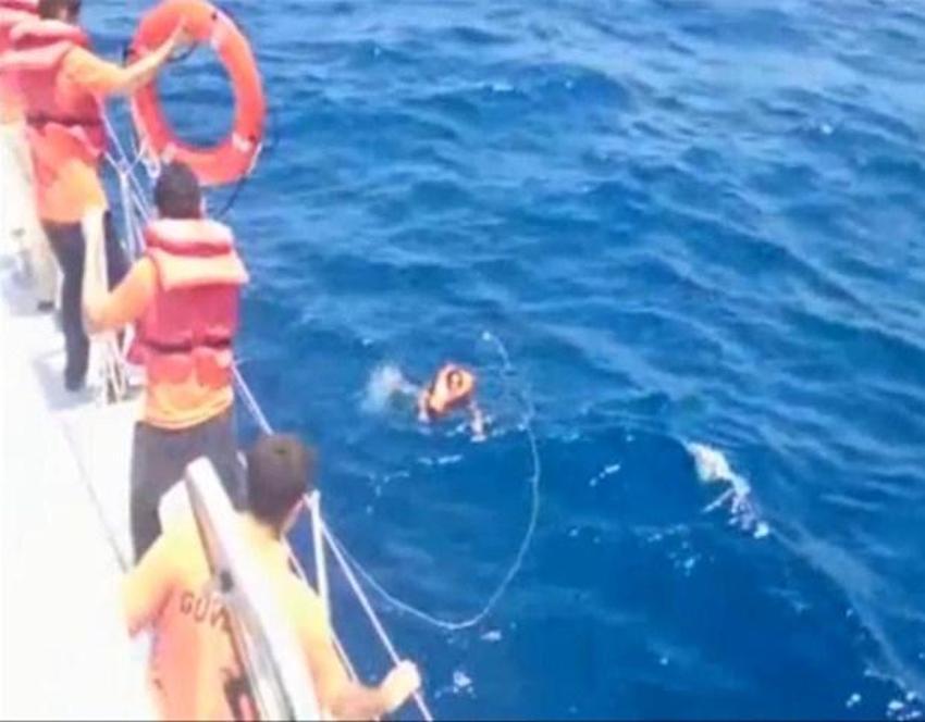 Didim’de 2 kaçak teknesi battı