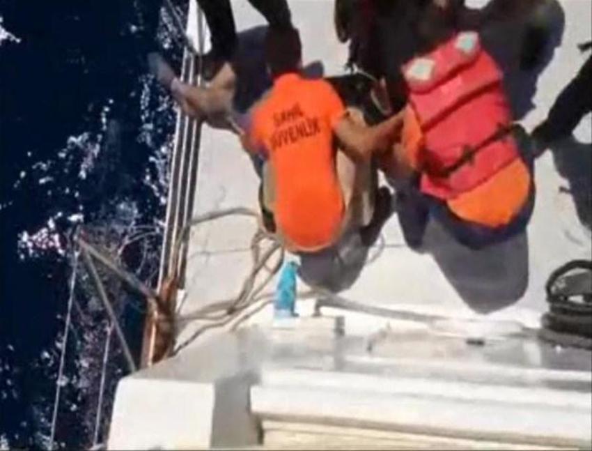 Didim’de 2 kaçak teknesi battı