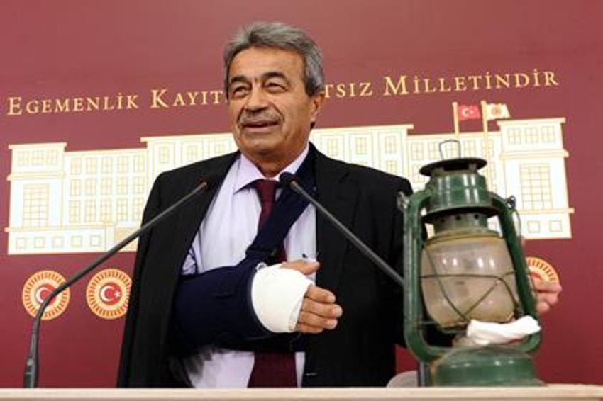 Kamer Genç kimdir?