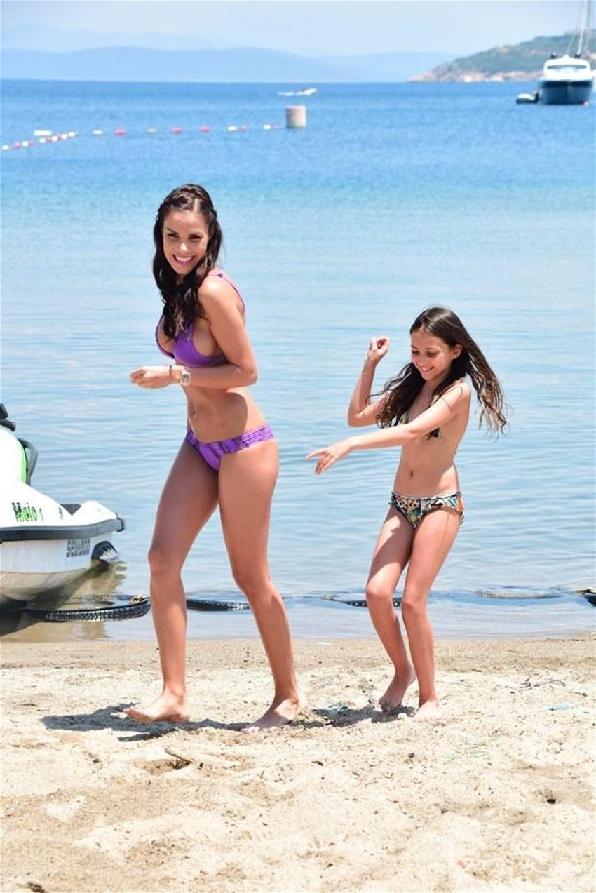 Seksi model Lara Surol nefes kesti