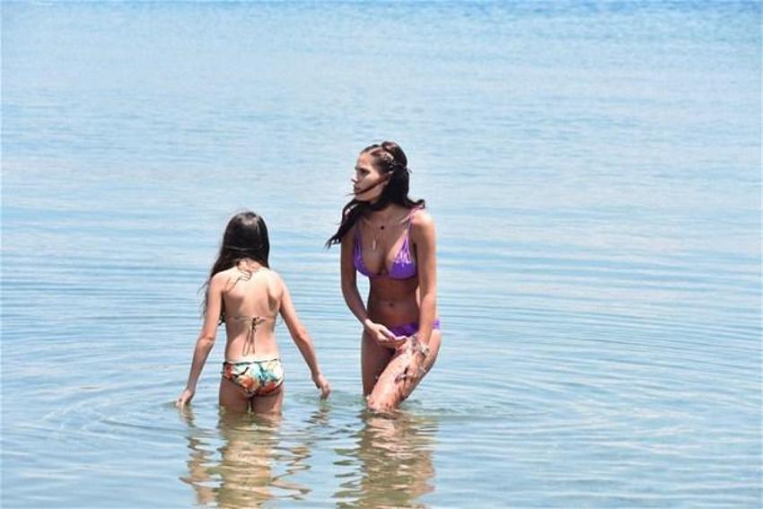 Seksi model Lara Surol nefes kesti