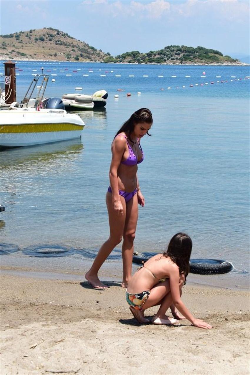 Seksi model Lara Surol nefes kesti