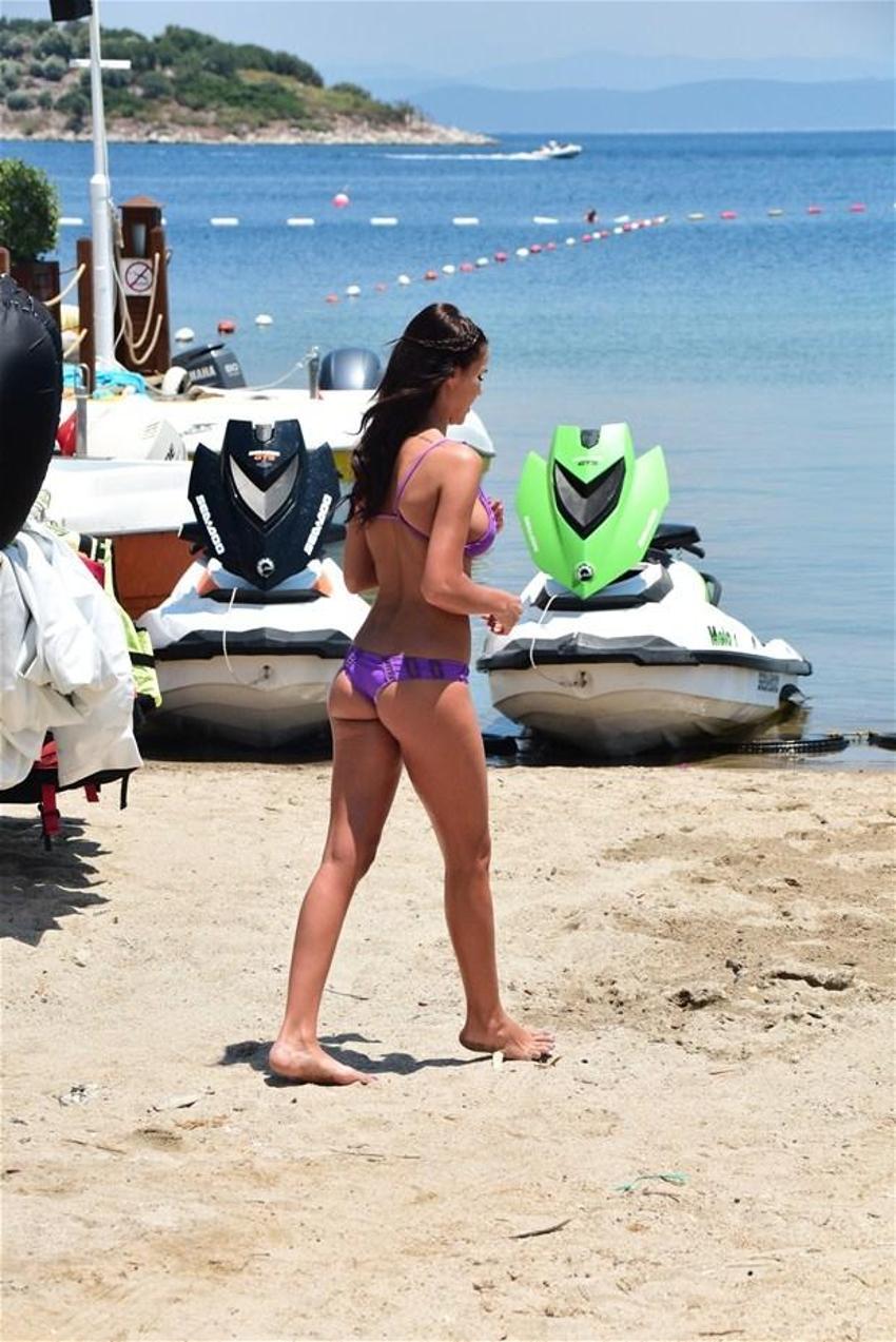 Seksi model Lara Surol nefes kesti