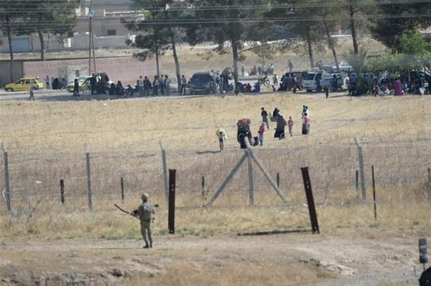Suriyeliler Akçakale sınırında