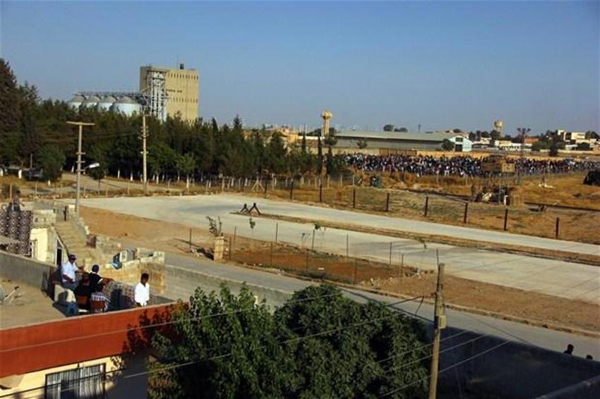 Suriyeliler Akçakale sınırında