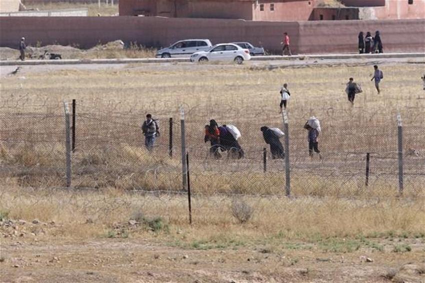 Suriyeliler Akçakale sınırında