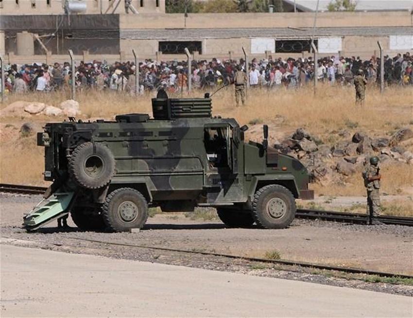 Suriyeliler Akçakale sınırında