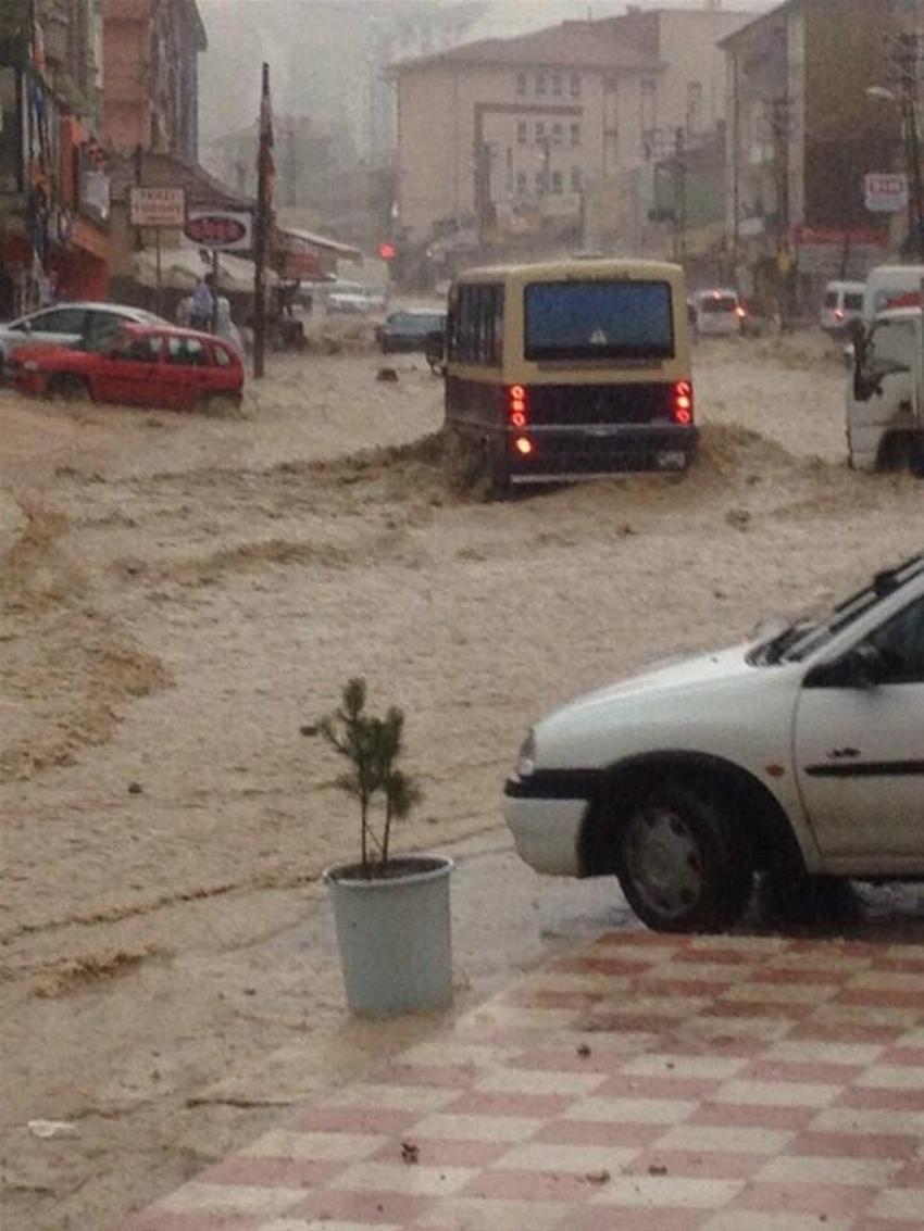 Ankara’da sel faciası: 2 yaralı