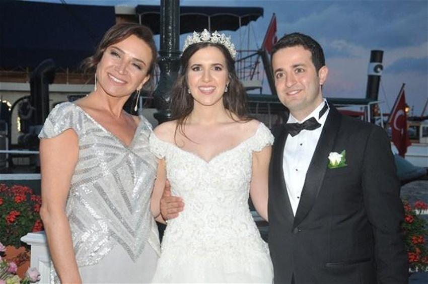 Demet Akbağ-Sedef İybar