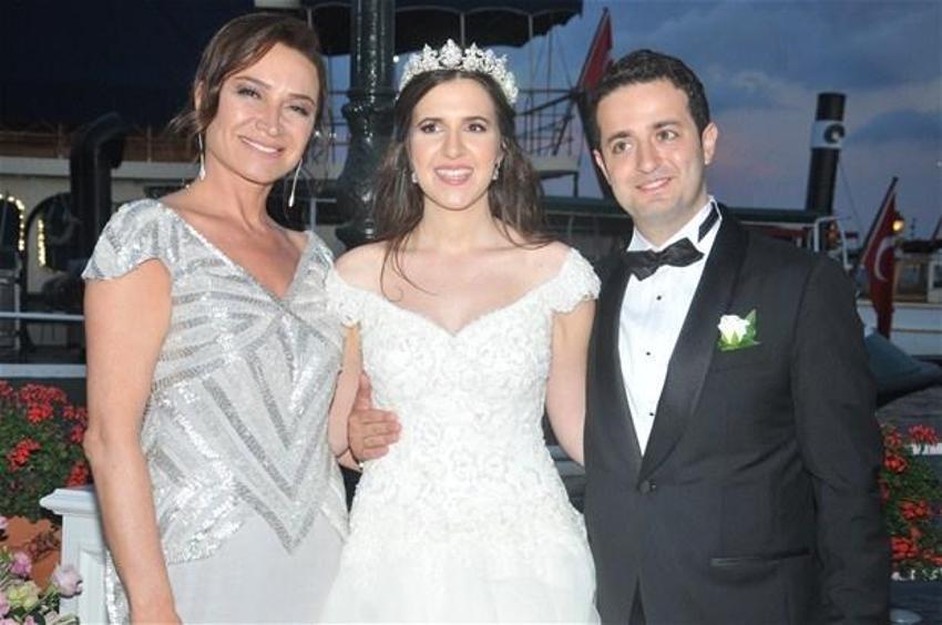 Demet Akbağ-Sedef İybar