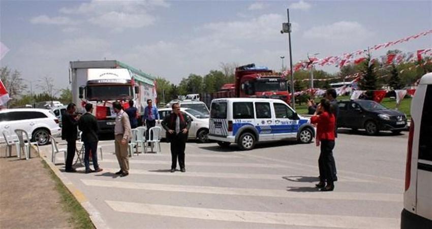 CHP'nin seçim TIR'ı Erzurum'a giremedi