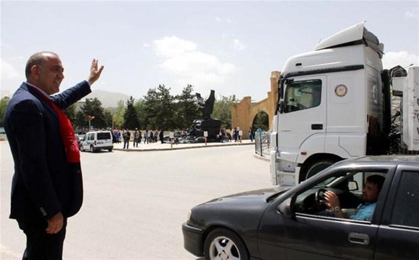 CHP'nin seçim TIR'ı Erzurum'a giremedi