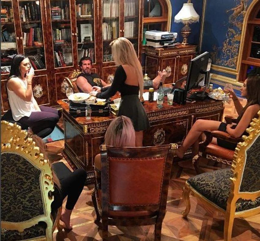 Avustralya'nın Hugh Hefner'ı Travers Beynon