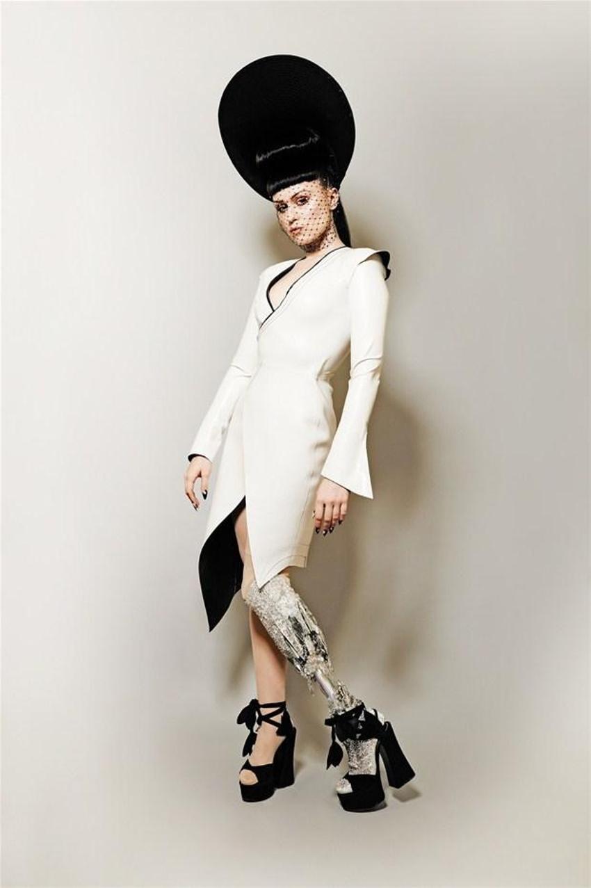 Viktoria Modesta