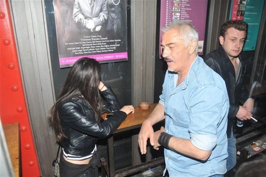 Mustafa Altıoklar ve küçük sevgilisi