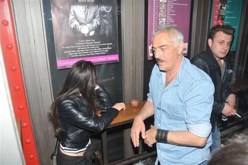 Mustafa Altıoklar ve küçük sevgilisi
