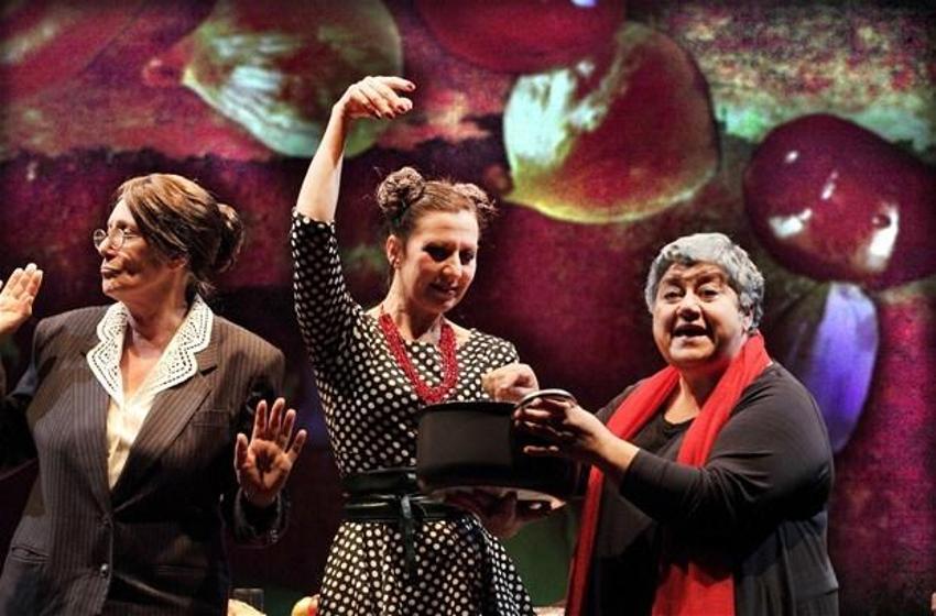 Elif Şafak'ın Baba ve Piç romanı İtalyada tiyatro oyunu oldu