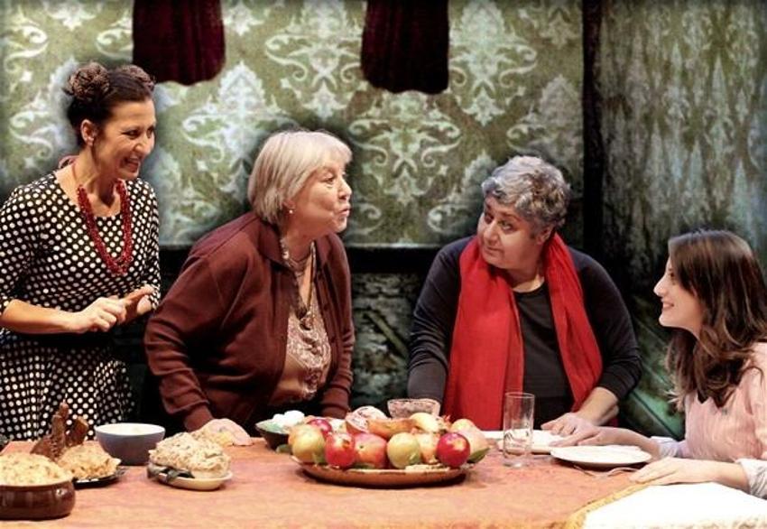 Elif Şafak'ın Baba ve Piç romanı İtalyada tiyatro oyunu oldu