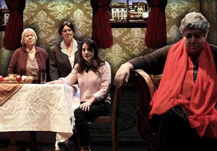 Elif Şafak'ın Baba ve Piç romanı İtalyada tiyatro oyunu oldu