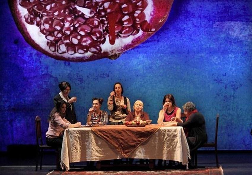 Elif Şafak'ın Baba ve Piç romanı İtalyada tiyatro oyunu oldu