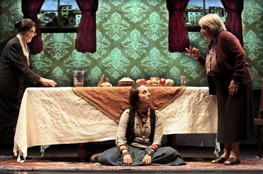Elif Şafak'ın Baba ve Piç romanı İtalyada tiyatro oyunu oldu