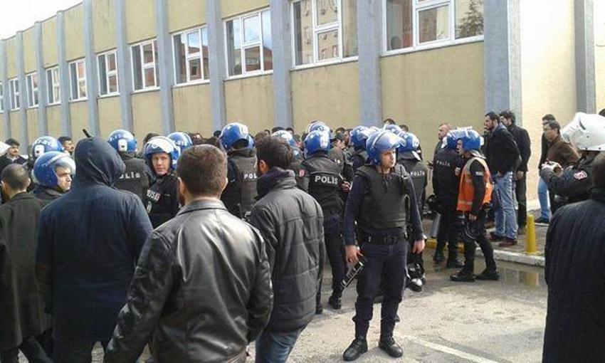 Marmara Üniversitesi'ne satırlı saldırı