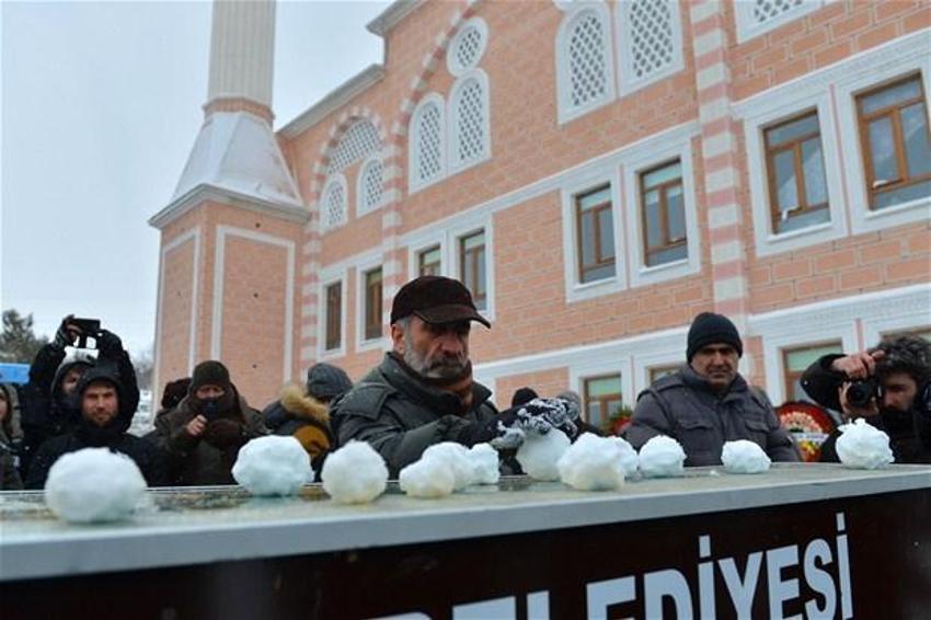 Gazeteci Nuh Köklü son yolculuğuna uğurlandı
